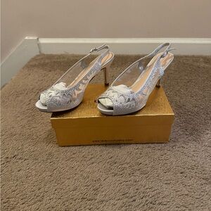 Elegant Lady Couture Spicy Silver Shoes Size 9/40 3.5” Heel. Formal, Weddings